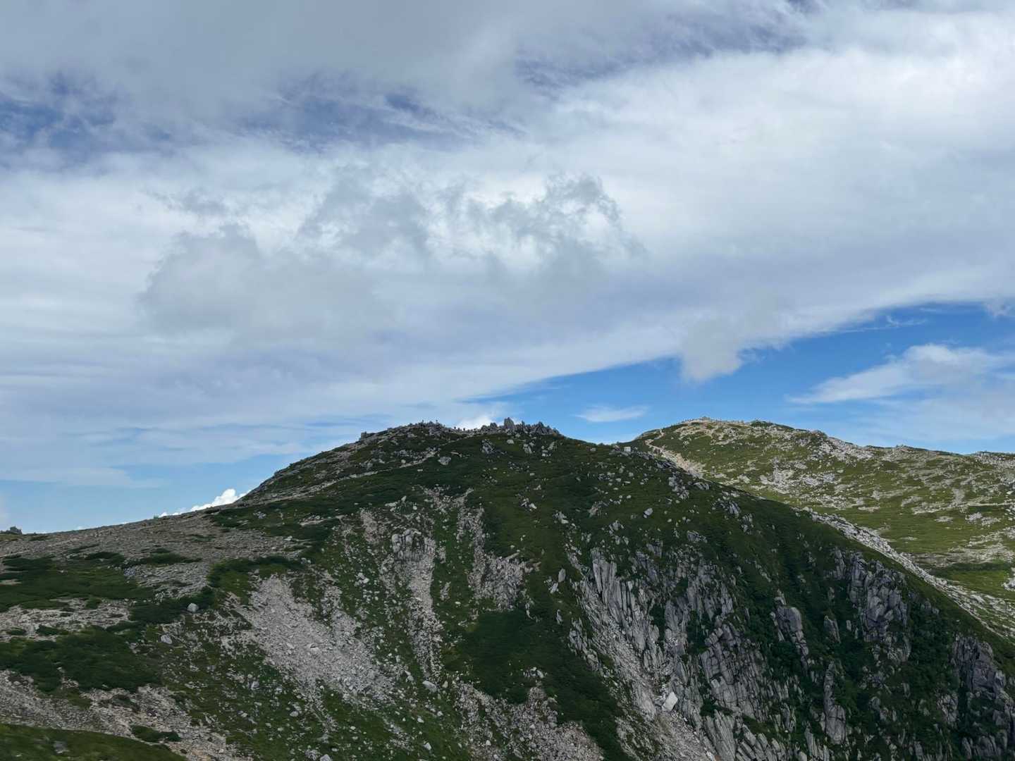 中岳とその奥に木曽駒ヶ岳
