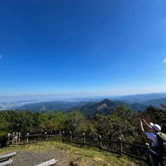 さてそろそろ出発

ここから日向和田駅方面まで

約10kmの日の出アルプスを

楽しみます