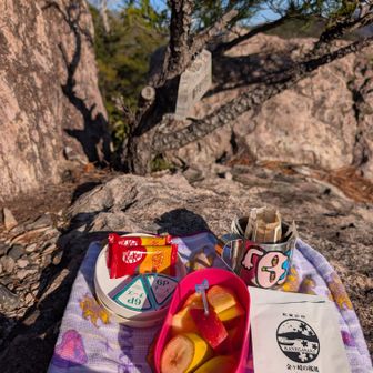 家にあるもので、おやつタイム😋
🍎🍌🧀🍫☕
一瞬で食べつくす😁
全く足りない🫠

静かなので、髭男ミックスリストを爆音で再生🎶
白山🏔️✨をしばし堪能👀🎶
