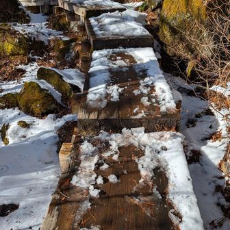 木道で思い切り滑って尻もち
アイゼンで歩くわけにはいかないし
気をつけても対策のしようがない