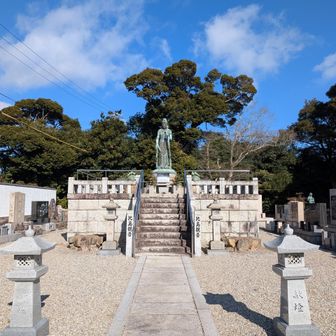 比島観音
太平洋戦争の戦没者の慰霊のために建立されたようである