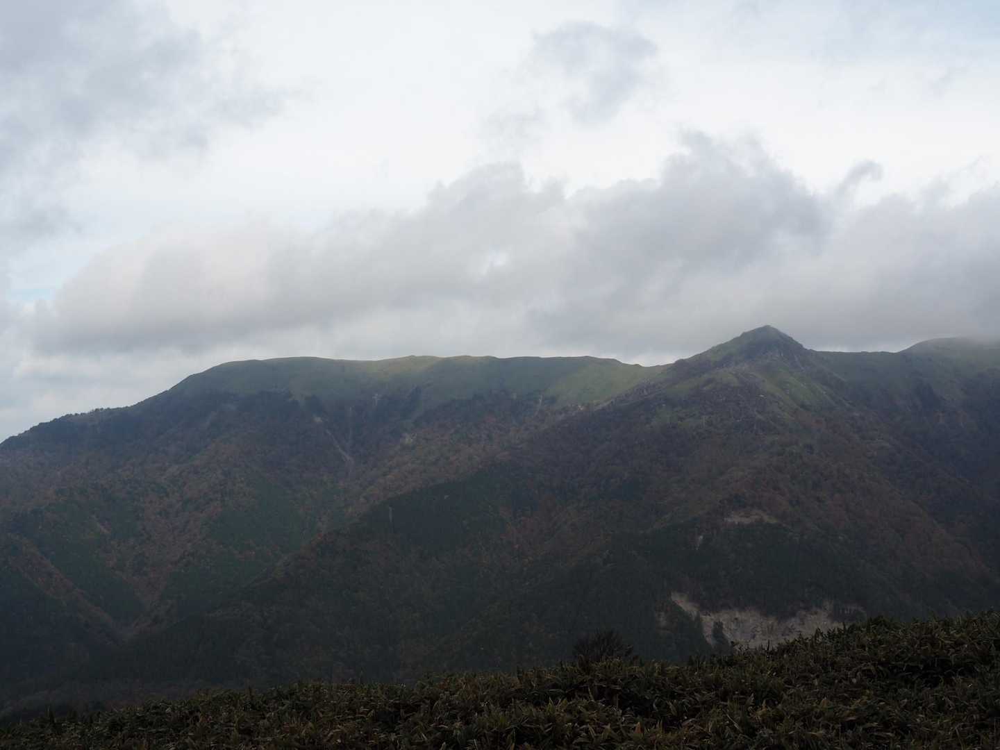 牛の背、天狗塚