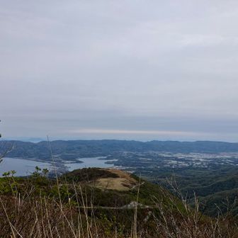 3日目でやっと晴れて山来れました！　両津港と加茂湖　両脇の海。しっかり見えて嬉しい