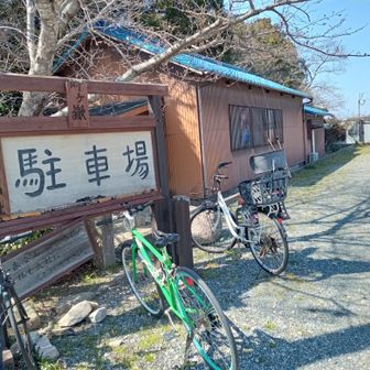 鐘撞山山頂にもどってひと休み。
ゆっくり、転ばないように下山しました。