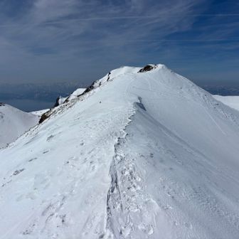 大焼砂を登り返して横岳の稜線へ🤩
ここ好きかも😍