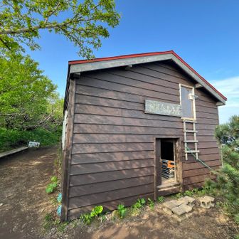 避難小屋通過して...