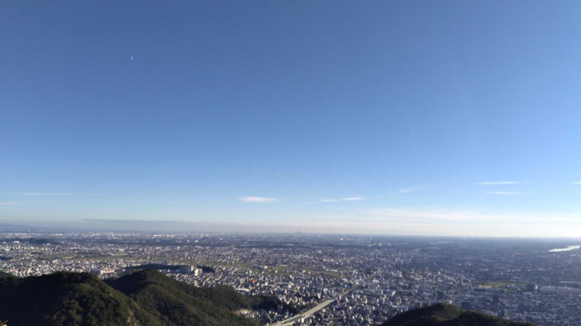 名古屋方面の景色と三日月？
