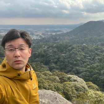 眠たそうな顔してます