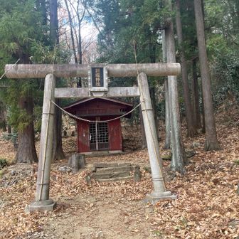 新堀神社に下りて来ました。無事下りて来られたお礼をしていきます。