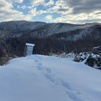 南砺から来た方はほとんど休憩もせずに黒菱山に向かって行きました。