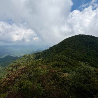 雨雲が近づいていたので下山します。