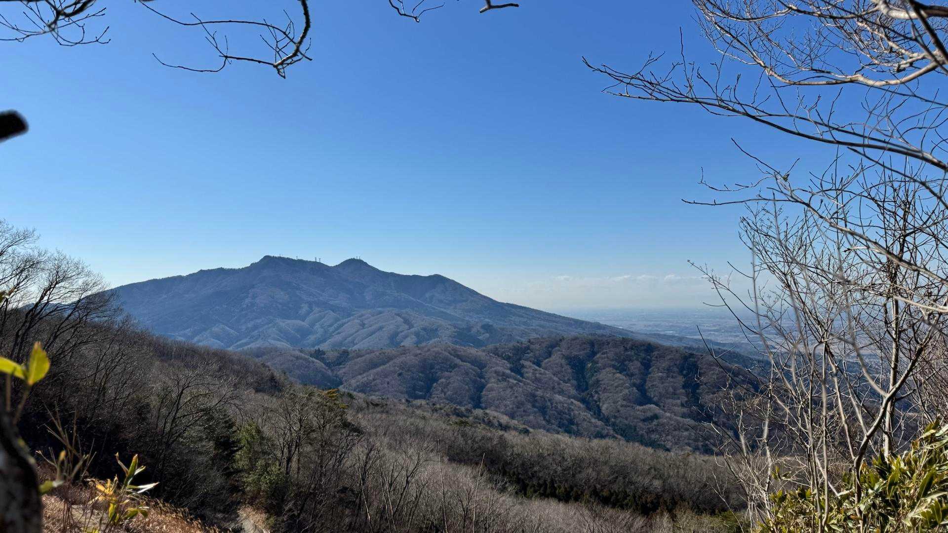 薮ロードの合間から…
筑波山がよく見えます🤩