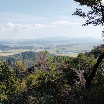 霊仙山方面です。完璧な景色でしたがカメラの質に問題ありですね。