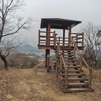 三石山山頂の展望東屋