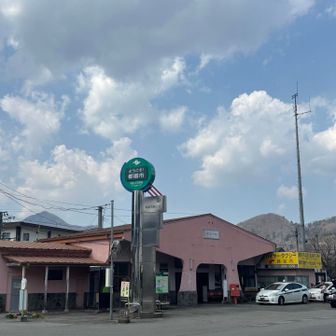 ゴールの都留市駅に到着

予定より1時間半早く
都留市駅にゴールしてしまい
バスを1時間以上待たなければなりません

「月待ちの湯」がよもぎ湯でなければ
姪っ子が夜うちに来たいと連絡くれていたので
お風呂など入らず帰る所でしたが
よもぎ湯がそうはさせませんでした

タクシーの運転手さんに
月待ちの湯までいくらくらいで行けるか聞いたら
自分で調べた金額よりちょっと高かったので
一度は諦めバスを待とうとしましたが
今タクシーで向かえば
帰りは予定していた時間より
早いバスに乗れそうです