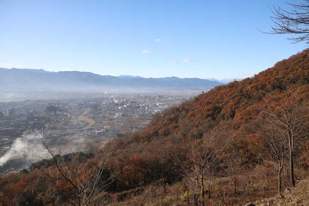 山肌の紅葉🍁はまだ見頃
