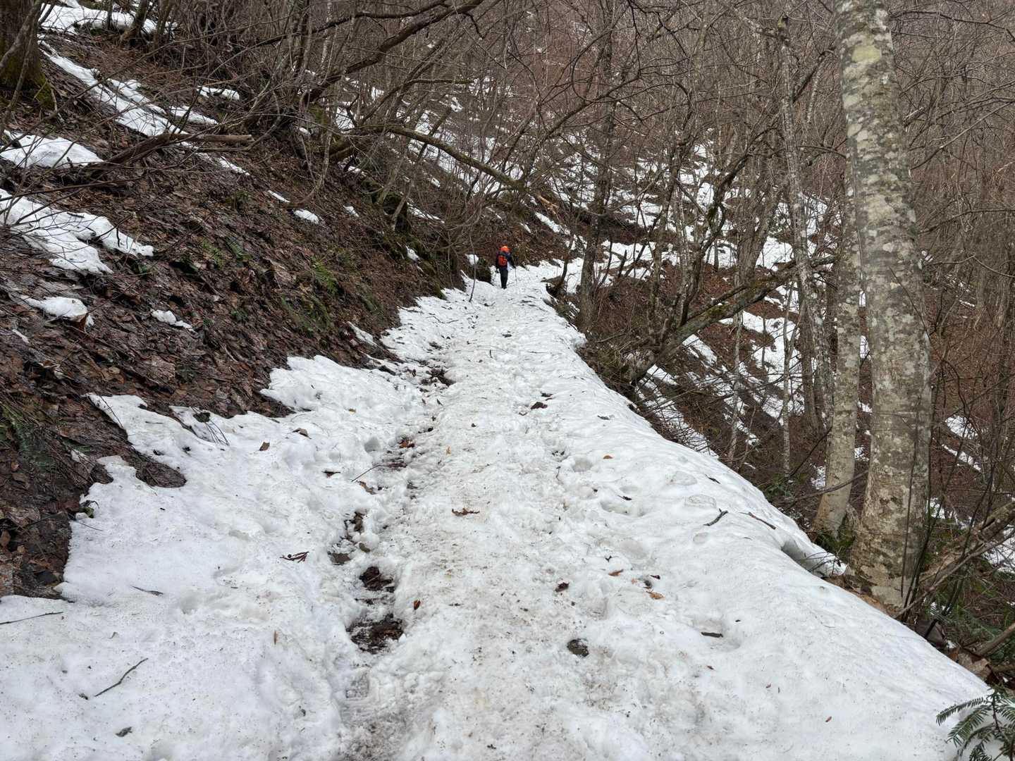 この辺りでチェーンスパイク装着。