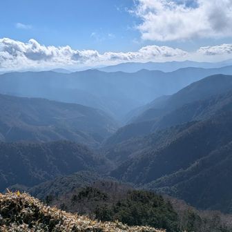 西熊山から高知方面の谷・山々