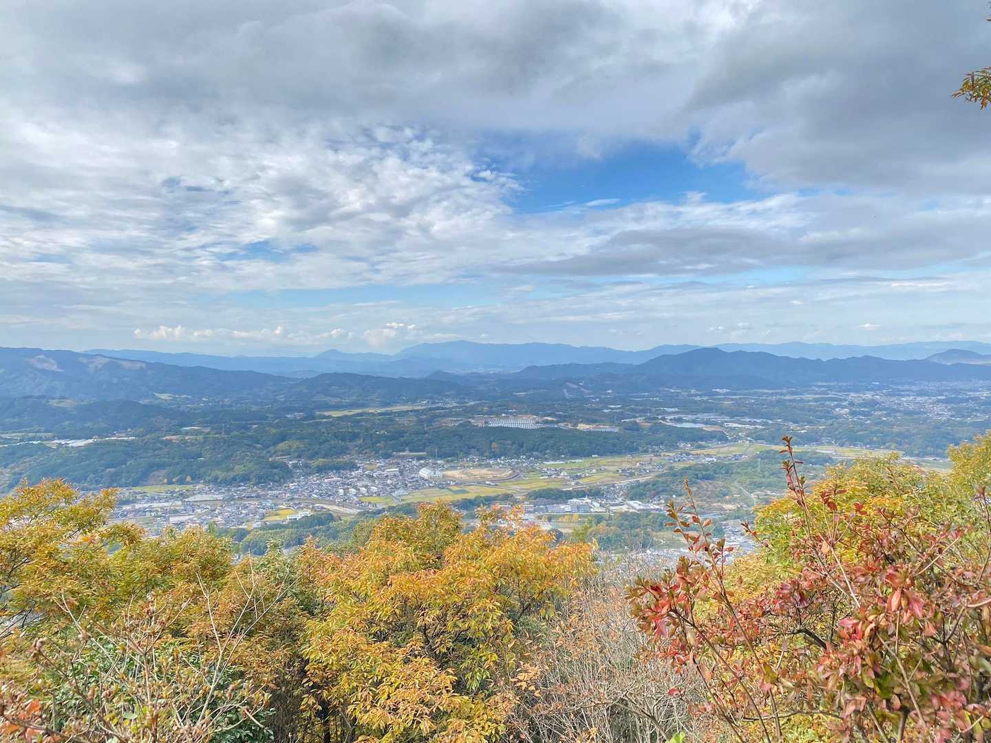 奥ノ院からの景色✨
遠くに宝満山⛰️いつか登ってみたいなぁ☺️