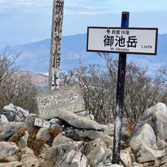 頂上で、何人かと、会いましたが、皆さん天狗鼻の方に行かれたようです。
