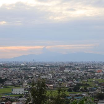 遠く鈴鹿の山々と伊吹山も見えました。