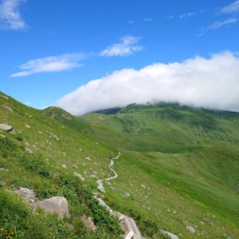 振り返って鳥海山