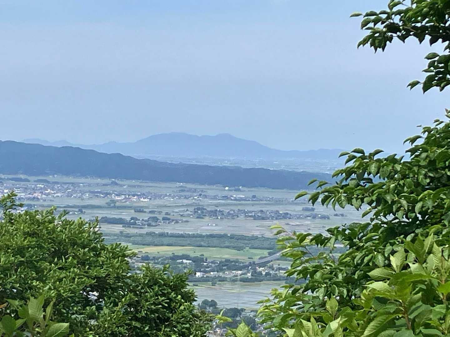 弥彦山でしょうか？