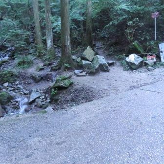 馬の背コース、細尾谷コース入口、通過