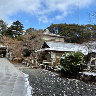 極楽寺は綺麗に除雪されてます。