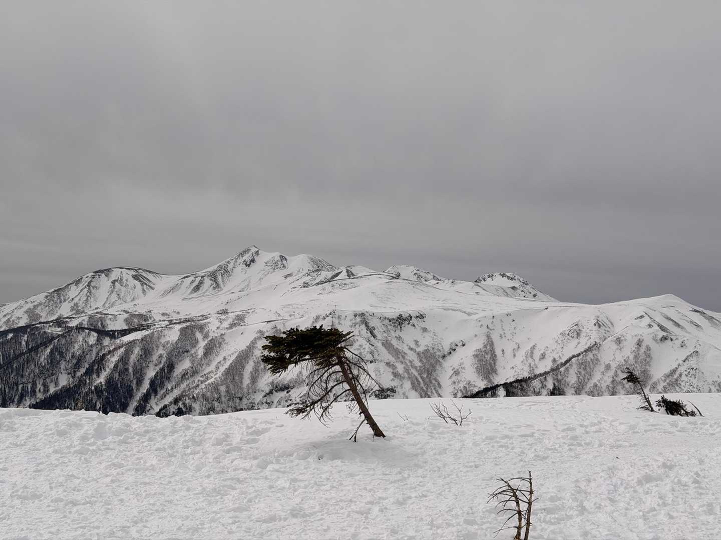 硫黄岳、乗鞍岳方面
よく見えてます