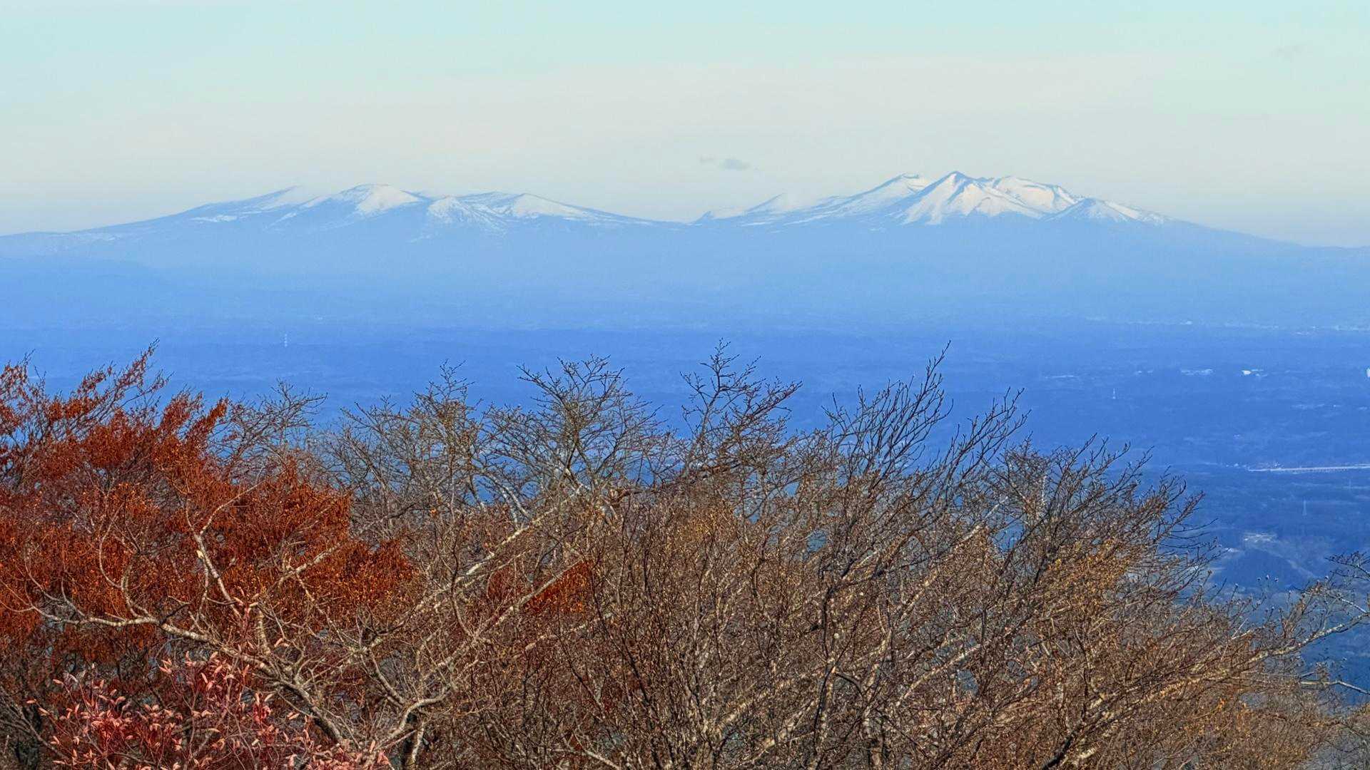 八甲田！
階上岳の山頂からだと北八甲田と、南八甲田が分かれて見えるんですね。