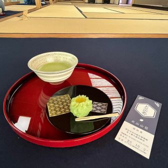 お抹茶と生菓子🍵
長年500円でいただけて、申し訳ないくらいでした
昨年の春は、とうとう600円に値上げされて、今回は700円になっています