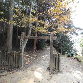 三軒茶屋付近。昔の関所跡で小辺路との合流点