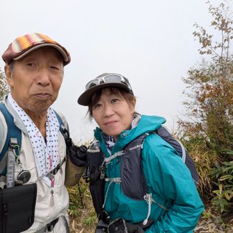 背後は不動滝方向なのですが滝は全く見えません。
不動滝展望所にて。