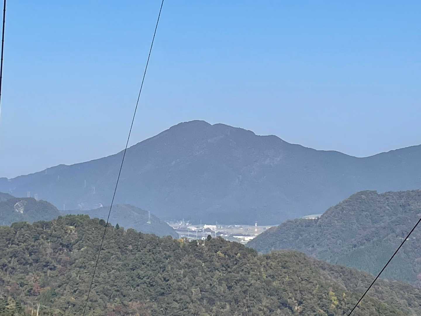 日野山の上に雲無し