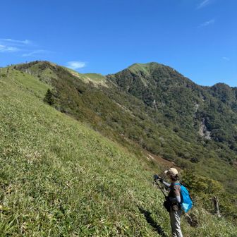裏からみる次郎笈⛰️
どっから見てもカッコええがなぁ〜👏