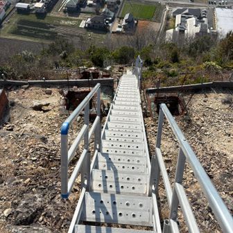 これ、下まで続いてるの？後で真相が分かる