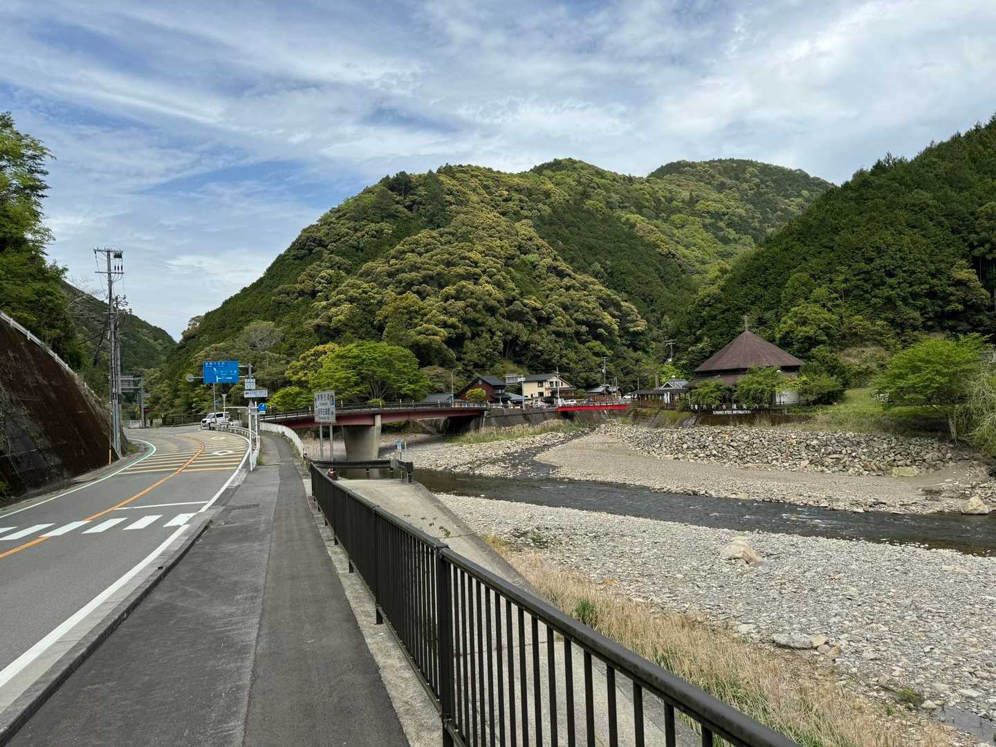 ゴールの滝尻王子が見えてきました。