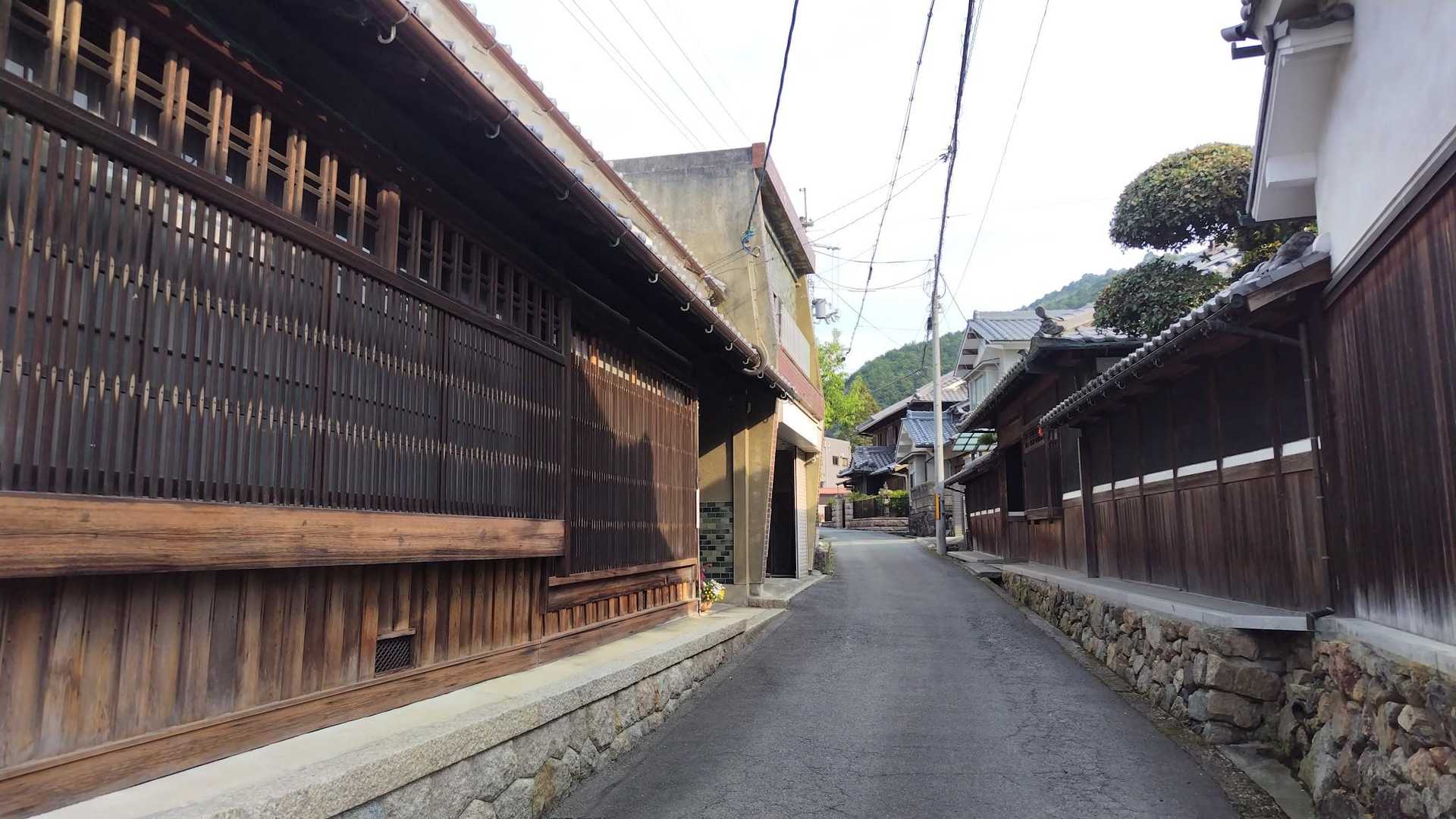 土佐街道へと下る路で夢創館・薬の資料館へ立ち寄り、本日終了。
