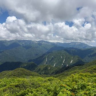 飯豊山👍🏻🤩
いつか行けたらなぁ^_^

この後は来た道を帰るだけ♪ 🤓
隊長は寄り道しに二本木山⛰️へいったけど、直ぐ追いつかれました😎

私が遅いので
全員に抜かれてドベでした🫶🏻

無事戻れたことに感謝🙏🏻