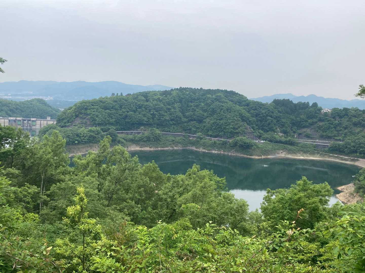 公園内から知明湖