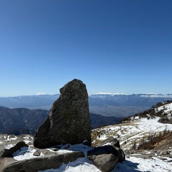 美ヶ原の最高地点
ここから王ケ鼻へのちょっとした下りがちょっとだけ凍っていて、アイゼン欲し〜となりました