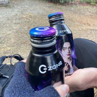 何はともあれ余裕の乾杯
ᐠ( ᐛ )ᐟ🍻ᐠ( ᐖ )ᐟ

　開けるの硬くてぐずぐずしてると…
こっち飲むか と、ご自分のをサッとくださる🥰こういうの女子的に嬉しいよね
(⸝⸝⸝⸝∀照⸝⸝⸝⸝)

い〜い？開けてあげよか ではなく、こっち飲むか
(⸝⸝⸝⸝∀照⸝⸝⸝⸝)



先に展望台でランチ🍙してた殿方が譲ってくださり、