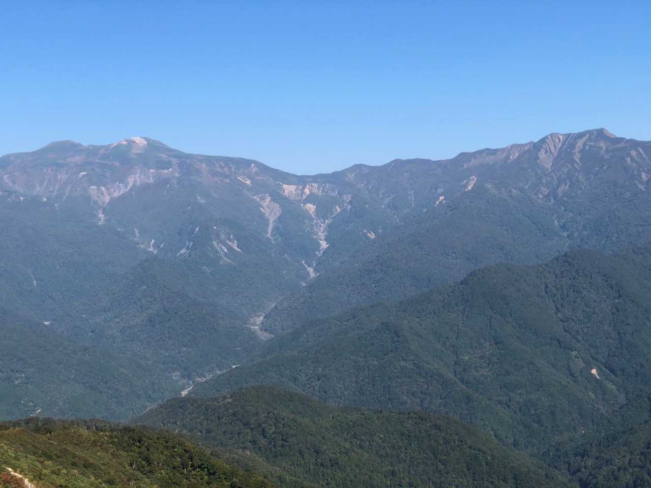 やば〜い！白山&別山の迫力が凄すぎる✨
見る山でこんなに違うんやね。別山がなんか挑発してる。
マジ、見てたらウズウズして来た😅