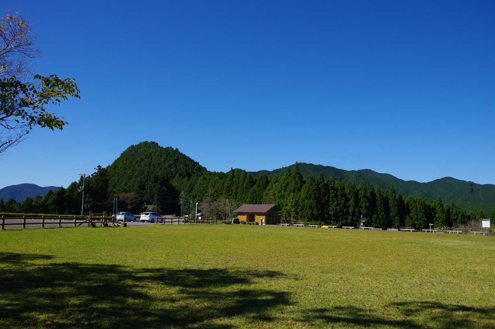 富士見台から下って那智高原公園まで来ました。ここから大雲取越の道が続いていきます