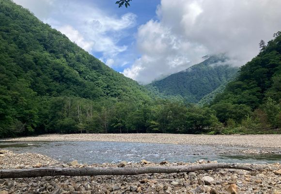 カムイエクウチカウシ山とピラミッド峰 今回は稜線でテント泊