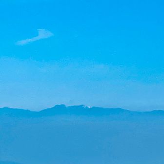 石鎚山🏔️‼️

googleマップとさっきの看板から、方角的に間違いないですよね？

iPhoneで限界ズームと補正。肉眼ではもっとクリアに見えてましたよー😃

最後にご褒美頂きました😘