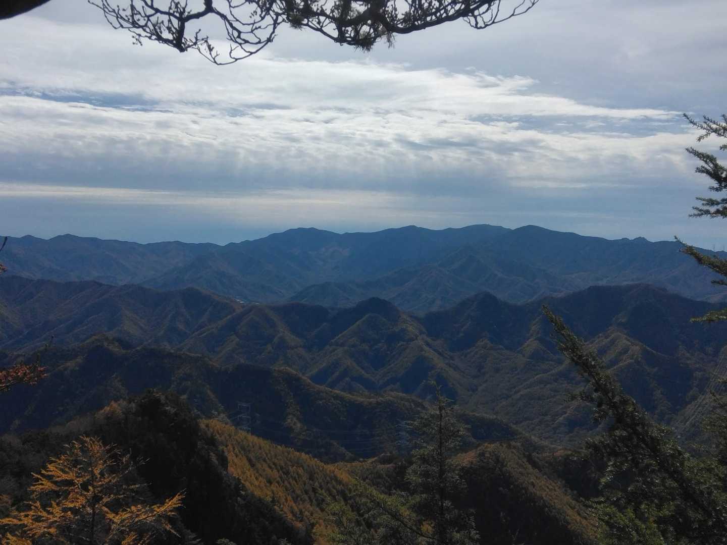 甲武信ヶ岳～北奥仙丈ヶ岳
　～金峰山～瑞牆山までずっと
そのラインが見えるよ🎵