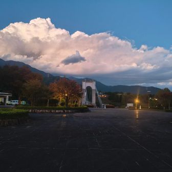 日が短くなりかなり暗いです。ヘッドランプがつかず急いで下山しました。帰りは弘法の里湯に入りました。