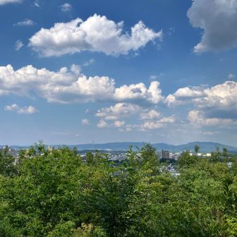 【ロバの背山 山頂】
瀬戸デジタルタワー・猿投山方面